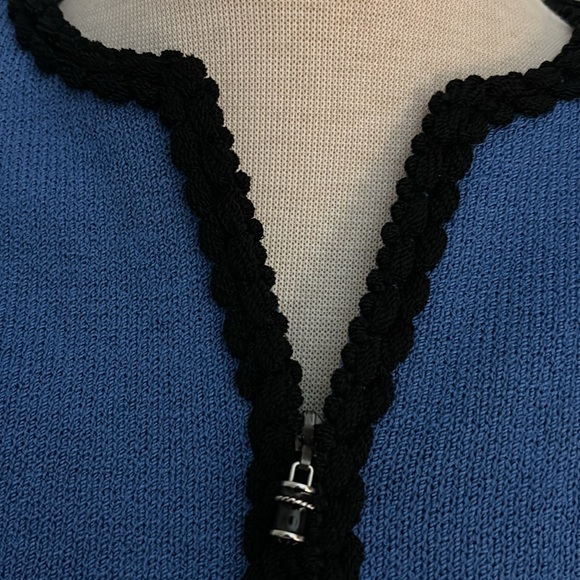 St John Collection Size 6 zip up sweater jacket Periwinkle Blue with Black Trim - Picture 2 of 13